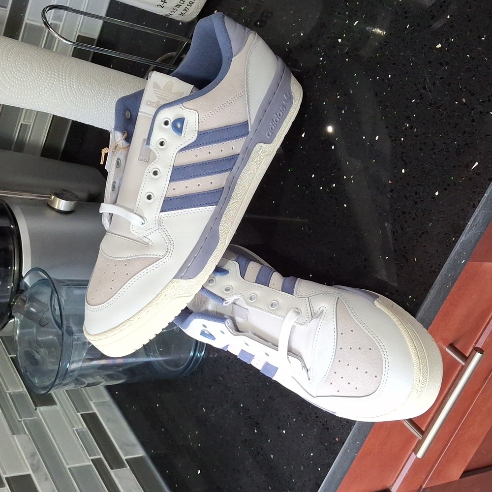 Adidas - Picture 7 of 7